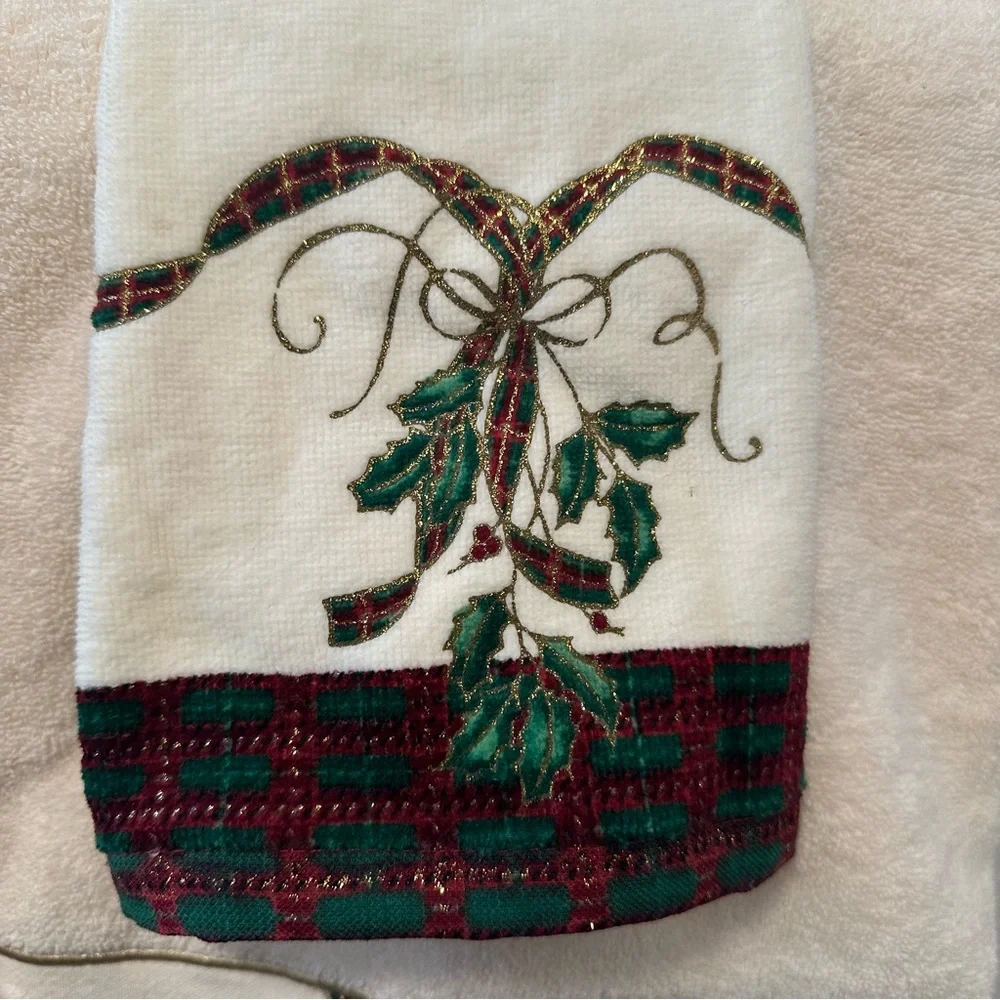 Lenox Holiday Bath & Fingertip Towel Set